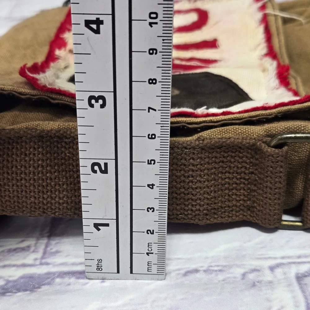 Unbranded canvas messenger